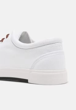 Prix Malin Pier One UNISEX – Baskets Basses Sneakers Rond 11 Prix Malin Pier One UNISEX – Baskets Basses Sneakers Rond -Pier One Boutique 03e1a3867be94801963a4480dafb545d