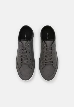 Pier One Prix Acceptable Baskets Basses Baskets & Sneakers Rond Homme 12 Pier One Prix Acceptable Baskets Basses Baskets & Sneakers Rond Homme -Pier One Boutique 121b9e5dccd84e7482b811a5f0f11ce0