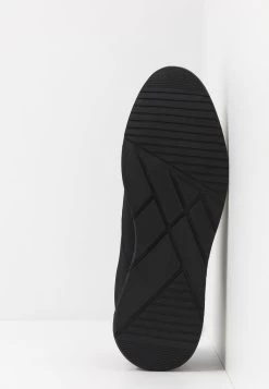 En Remise Pier One UNISEX – Baskets Basses Baskets & Sneakers Rond 10 En Remise Pier One UNISEX – Baskets Basses Baskets & Sneakers Rond -Pier One Boutique 18f0584f13be4b1598faa1ead8725ea9