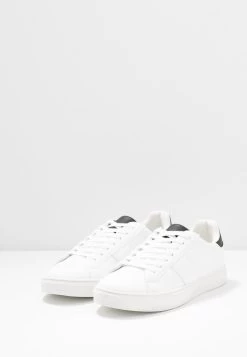 Pier One Promos Baskets Basses Baskets & Sneakers Rond Unisex 8 Pier One Promos Baskets Basses Baskets & Sneakers Rond Unisex -Pier One Boutique 1c237317a9db4866bf2f094cb9328ead