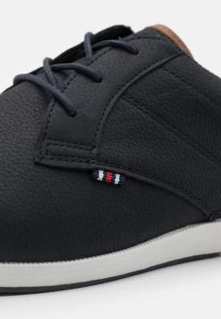 Réduction Pier One Chaussures à Lacets Derbies, Richelieus & Chaussures Bateau Rond Homme -Pier One Boutique 209f506613a44d7884b3f34a9c08d8d5