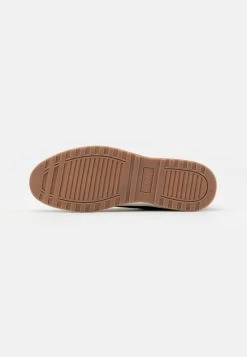 Prix Distinctifs Pier One Baskets Montantes Baskets & Sneakers Rond Homme 15 Prix Distinctifs Pier One Baskets Montantes Baskets & Sneakers Rond Homme -Pier One Boutique 2241d8fa18334a0aaecb955f0c4cc38e