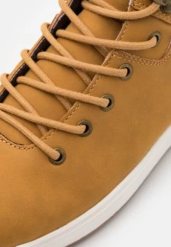 Pier One Baskets Montantes Prix Sympa Baskets & Sneakers Rond Homme -Pier One Boutique 24225ddd7e6e473e8acba5e2f987de76