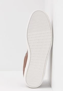 Prix De Lancement Pier One Baskets Basses Sneakers Rond Homme 10 Prix De Lancement Pier One Baskets Basses Sneakers Rond Homme -Pier One Boutique 271ebccb3f9c4b79916de92bed2ff263