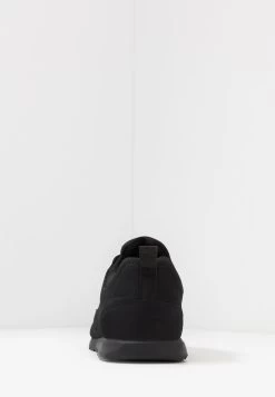 En Remise Pier One UNISEX – Baskets Basses Baskets & Sneakers Rond 9 En Remise Pier One UNISEX – Baskets Basses Baskets & Sneakers Rond -Pier One Boutique 32cd74c6a9f2435392756e14ba09138c