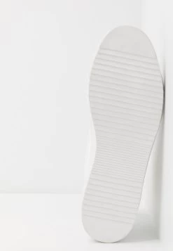 Pier One UNISEX – Baskets Montantes Meilleur Prix Garanti Sneakers Rond -Pier One Boutique 35f3cfcd2ba44f49b2e9d4cc3cd4cfc6