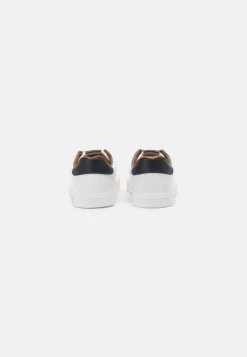 Prix Acceptable Pier One UNISEX – Baskets Basses Baskets & Sneakers Rond -Pier One Boutique 3f6d49d439f548cab7f577f997c071ec