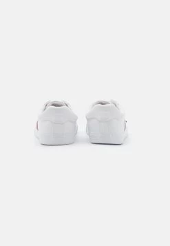 Pier One UNISEX – Baskets Basses Première Qualité Baskets & Sneakers Rond -Pier One Boutique 4136240496044679b0d32993dbdfeac8