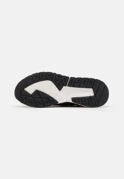 Prix Favorable Pier One UNISEX – Baskets Basses Baskets & Sneakers Rond -Pier One Boutique 631ed858c07d492fab7852eeec4dc5a9