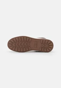 Pier One Baskets Montantes En Promotion Baskets & Sneakers Rond Homme 10 Pier One Baskets Montantes En Promotion Baskets & Sneakers Rond Homme -Pier One Boutique 6443ee8b6040456081b13f9f5a1e3b3d