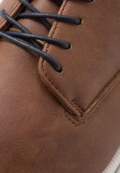 Bonne Qualité Pier One Chaussures à Lacets Derbies Et Richelieus Rond Homme -Pier One Boutique 7352f85c2bae4898b20a1c5196e56eef