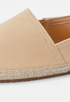 Prix Discount Pier One RENA ESPADRILLE UNISEX – Espadrilles Chaussures Basses Rond 18 Prix Discount Pier One RENA ESPADRILLE UNISEX – Espadrilles Chaussures Basses Rond -Pier One Boutique 7bf9f79cf7ad4df8a90b17f86d74fca8