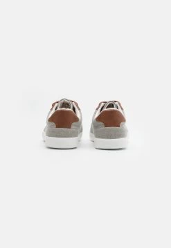 Pier One UNISEX – Baskets Basses Prix Malin Baskets & Sneakers Rond -Pier One Boutique 7c4e08796d2149fc9365f67598b7eb4f