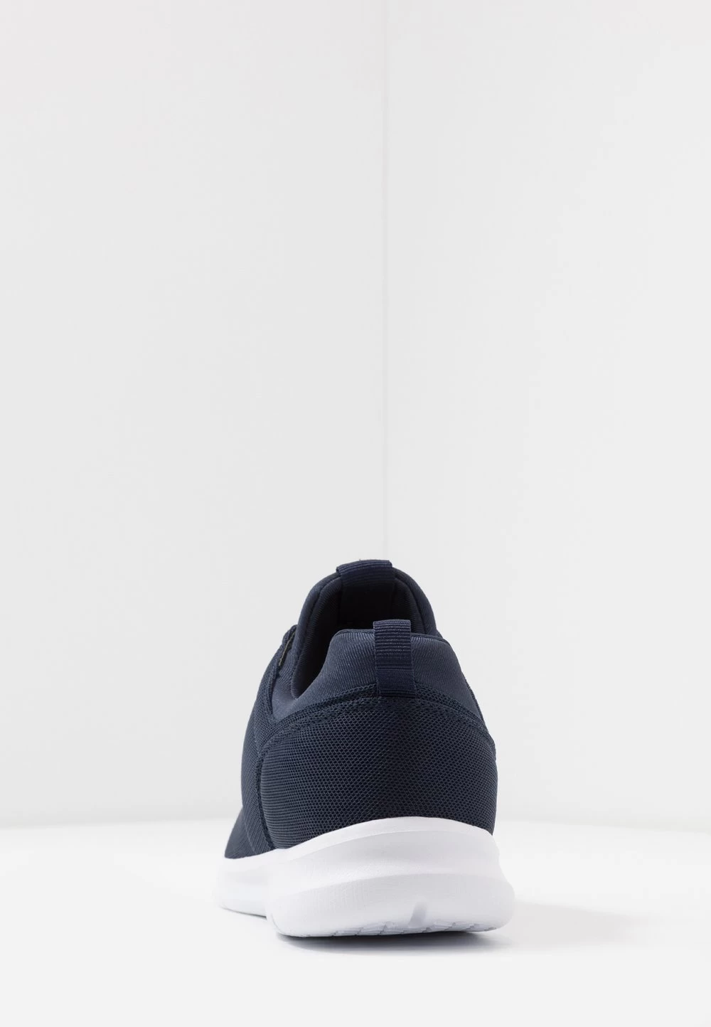 Prix Cassé Pier One Baskets Basses Baskets & Sneakers Rond Unisex 4 Prix Cassé Pier One Baskets Basses Baskets & Sneakers Rond Unisex – Image 4