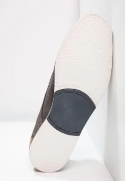 Pier One Chaussures à Lacets Prix Sacrifiés Derbies Et Richelieus Rond Homme -Pier One Boutique a3f5e508e806416a83f3fbfcabeb52e4