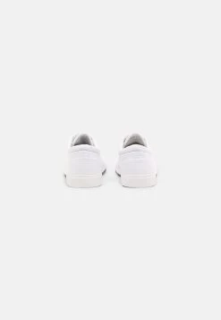 Prix Malin Pier One UNISEX – Baskets Basses Sneakers Rond 9 Prix Malin Pier One UNISEX – Baskets Basses Sneakers Rond -Pier One Boutique a8065c4a37f4401bbe8ab18d64e55519