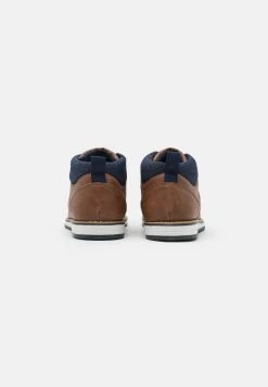 Pier One Prix Ourlé Chaussures à Lacets Derbies, Richelieus & Chaussures Bateau Rond Homme -Pier One Boutique ac725f10269f450695f1d249538fc6ce