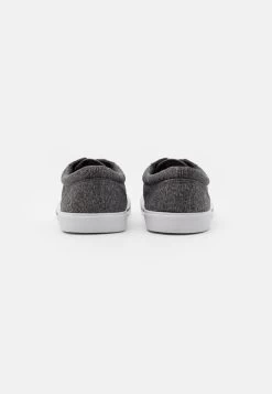Pier One Prix Incroyables Baskets Basses Sneakers Rond Unisex 9 Pier One Prix Incroyables Baskets Basses Sneakers Rond Unisex -Pier One Boutique b42e79fe15a343b185c245813ca1fbbd