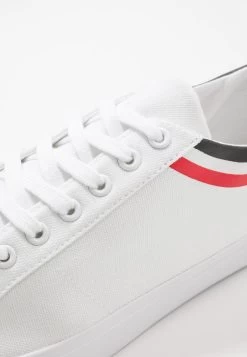 Soldes En Ligne Pier One UNISEX – Baskets Basses Sneakers Rond 11 Soldes En Ligne Pier One UNISEX – Baskets Basses Sneakers Rond -Pier One Boutique b63d6b7f99c14d29a5881d57b7d25f10