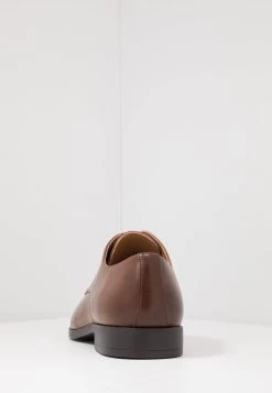 Prix Bradés Pier One Derbies & Richelieus Derbies Et Richelieus Carré Homme -Pier One Boutique befd877d1a6a42d584ca3dcafc2e5573