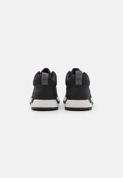 Promos Pier One Baskets Basses Baskets & Sneakers Rond Homme -Pier One Boutique cf5d59852af94279a63c64131fb50819