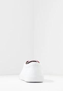 Pier One UNISEX – Baskets Basses Faible Prix Sneakers Rond -Pier One Boutique d2771c5e3afe4ebc984199e3bf989b78