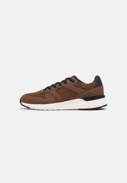 Pier One 50% Off De Vente Baskets Basses Baskets & Sneakers Rond Homme -Pier One Boutique d6ce766fa7204487838136c48f6c16c6 2