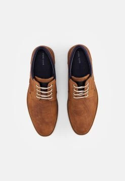 Prix Malin Pier One Chaussures à Lacets Derbies, Richelieus & Chaussures Bateau Rond Homme 10 Prix Malin Pier One Chaussures à Lacets Derbies, Richelieus & Chaussures Bateau Rond Homme -Pier One Boutique ef361ff0cf2e492b9630da782fb8e331