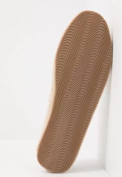 Bon Rapport Coût-Efficacité Pier One RENA ESPADRILLE UNISEX – Espadrilles Chaussures Basses Rond -Pier One Boutique ff857566a2324a0a98a3e8e14392817a